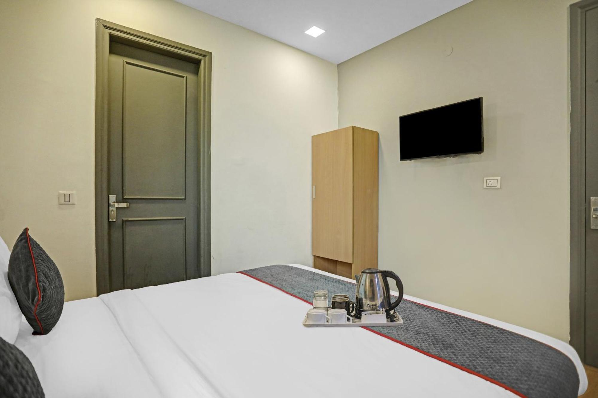Hotel Super Townhouse Mannat Rohini 16 à Delhi  Extérieur photo