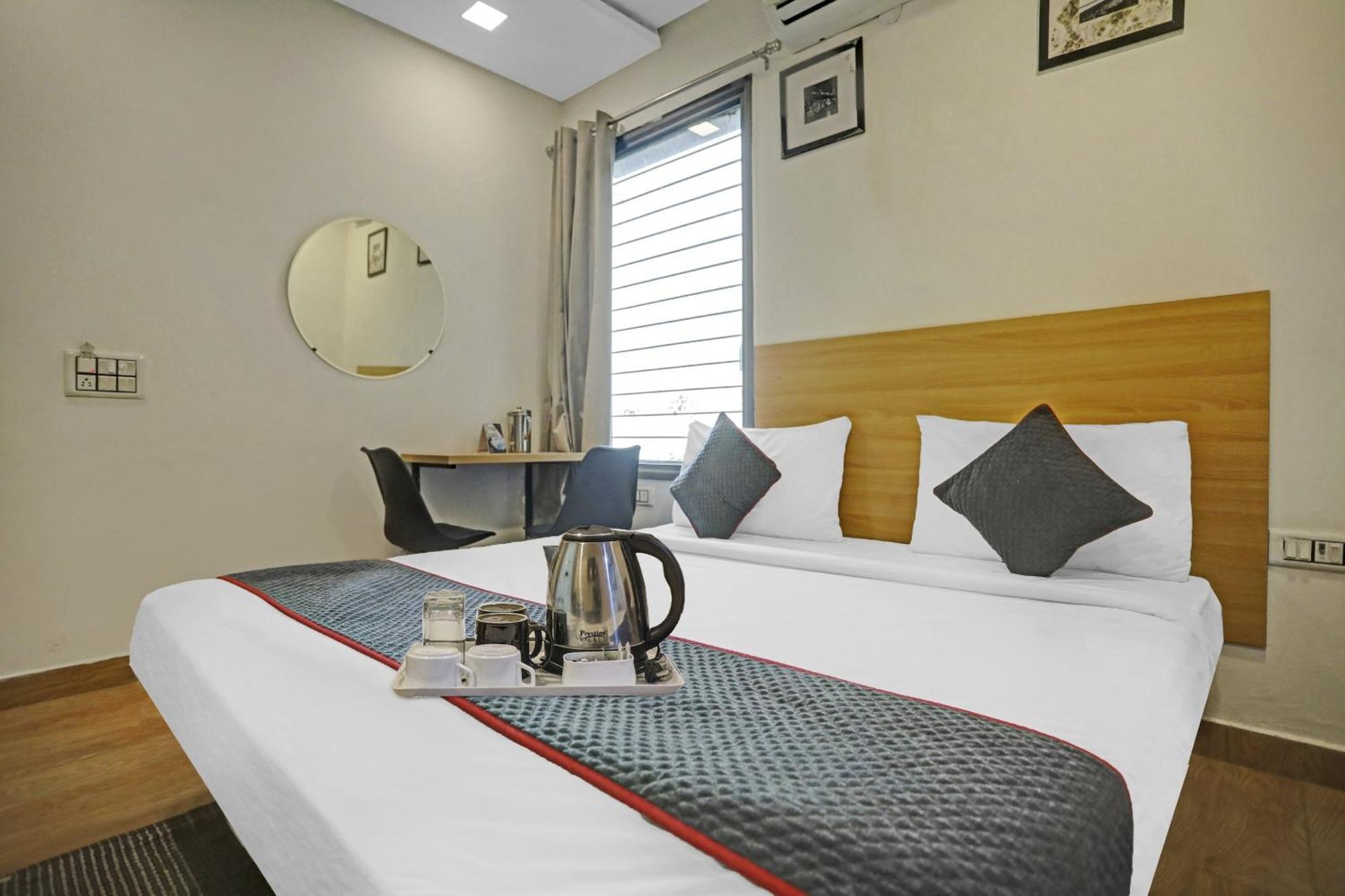 Hotel Super Townhouse Mannat Rohini 16 à Delhi  Extérieur photo