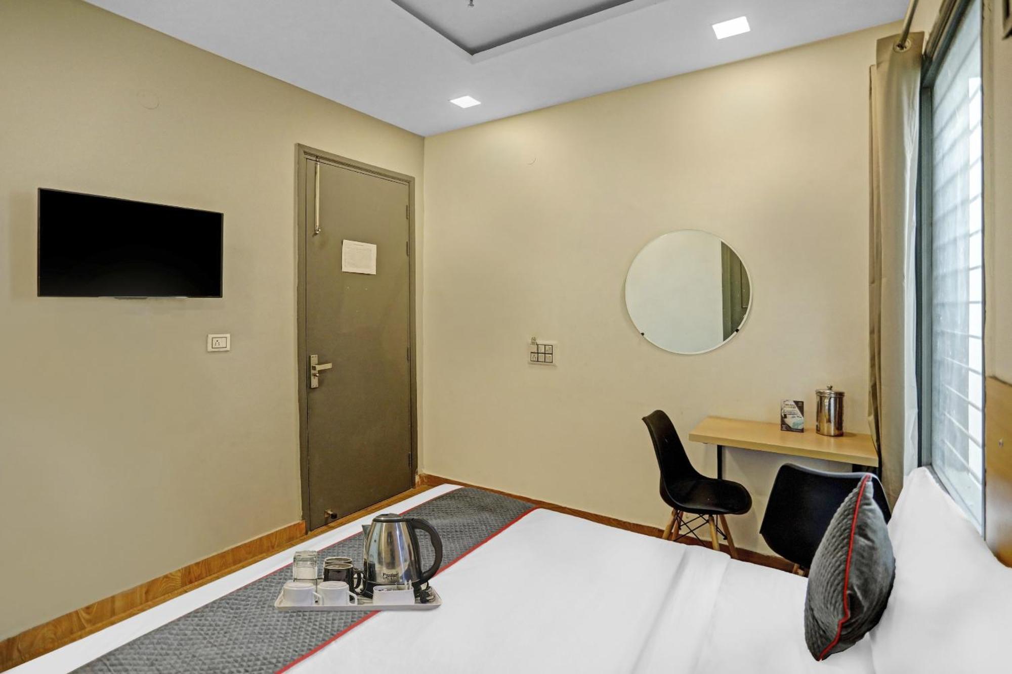 Hotel Super Townhouse Mannat Rohini 16 à Delhi  Extérieur photo