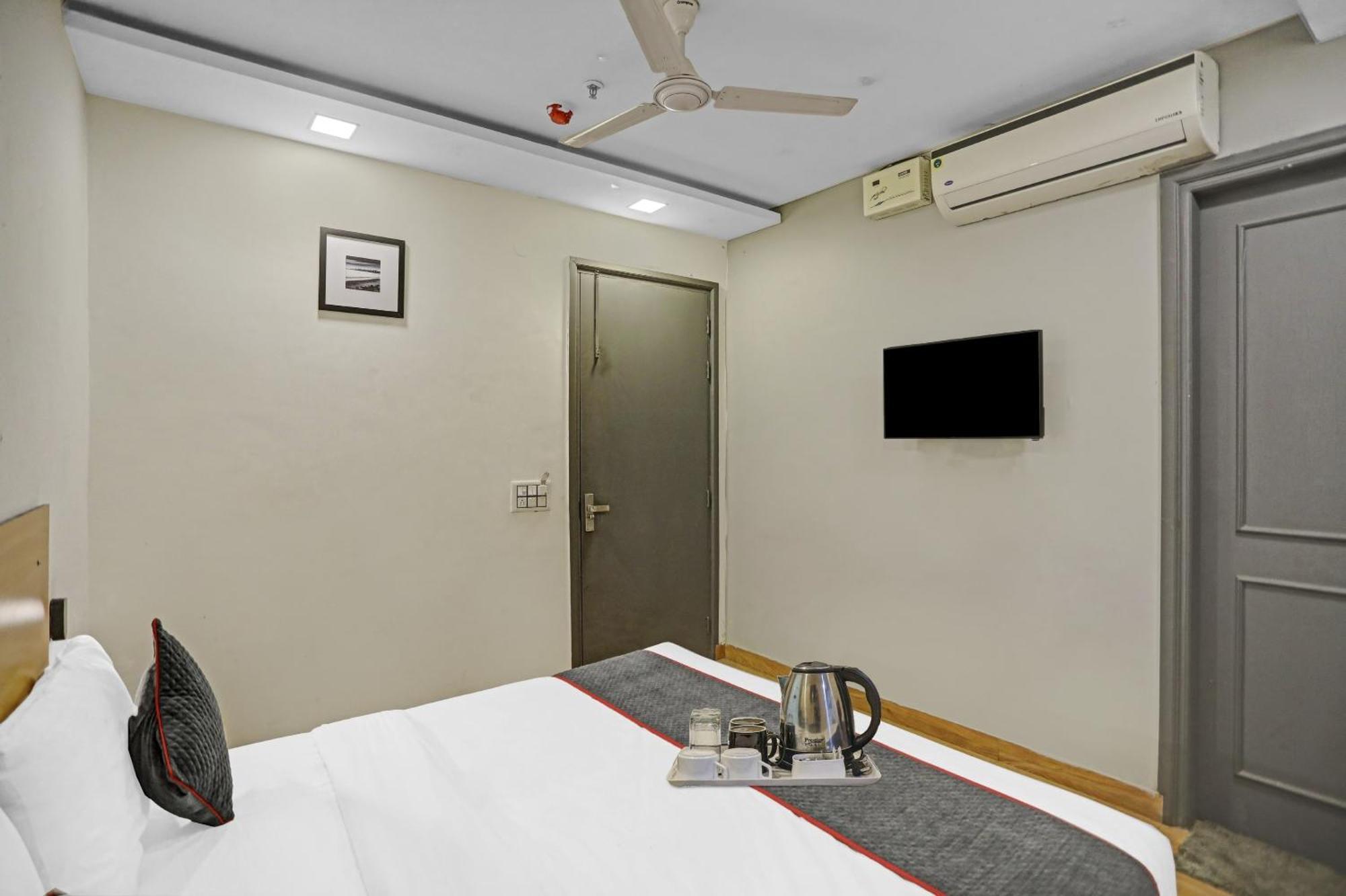Hotel Super Townhouse Mannat Rohini 16 à Delhi  Extérieur photo