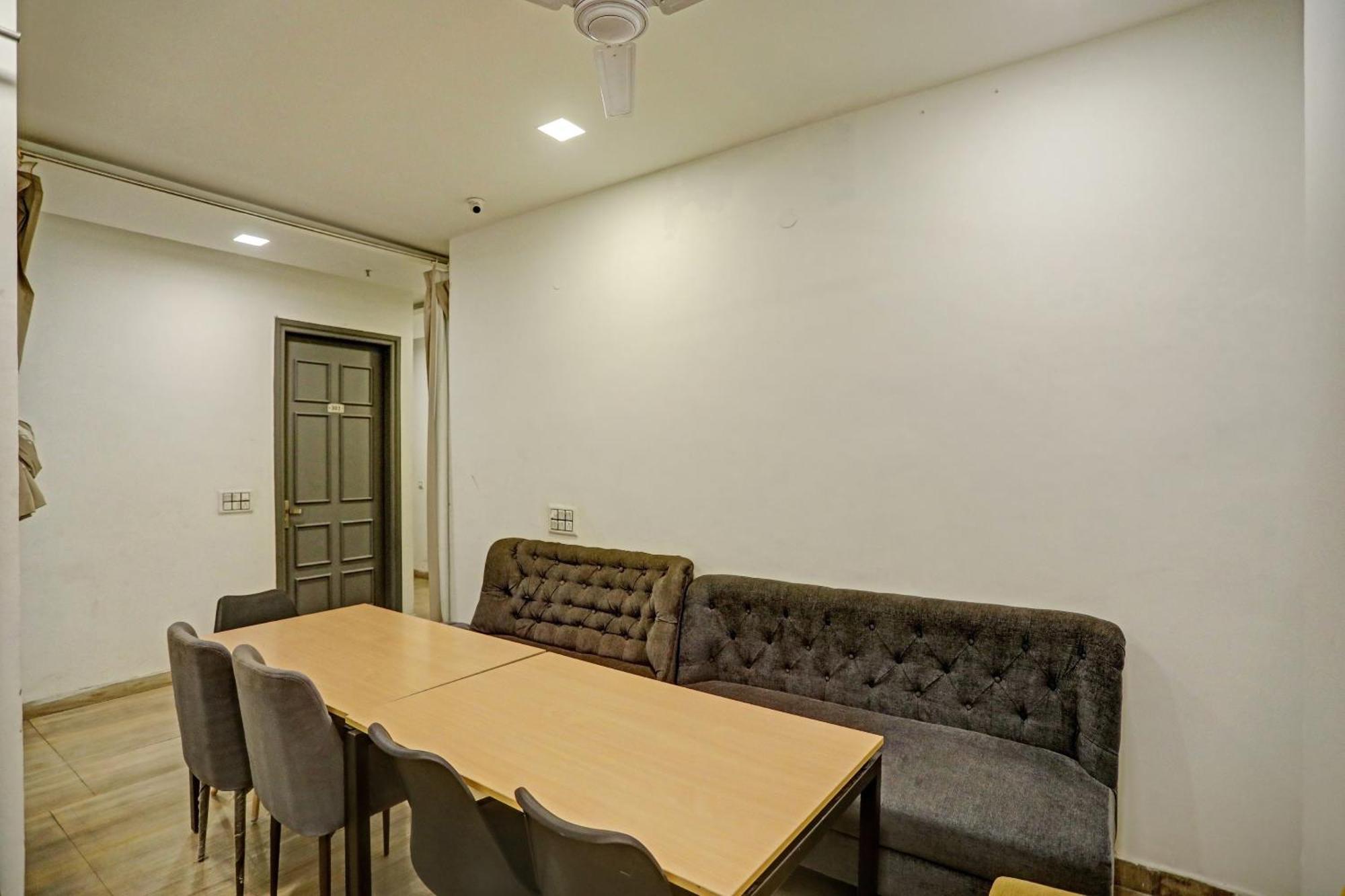 Hotel Super Townhouse Mannat Rohini 16 à Delhi  Extérieur photo