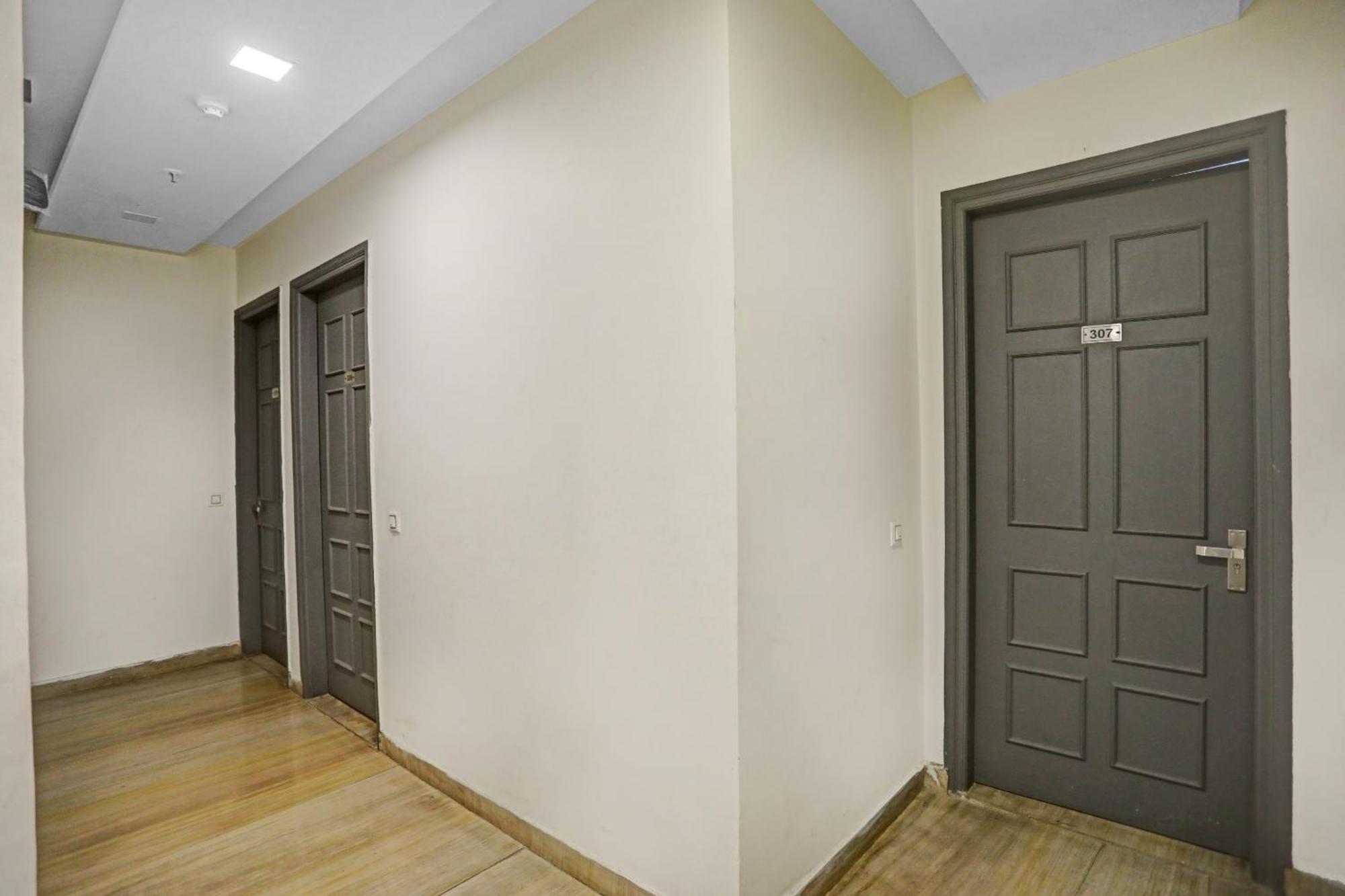 Hotel Super Townhouse Mannat Rohini 16 à Delhi  Extérieur photo