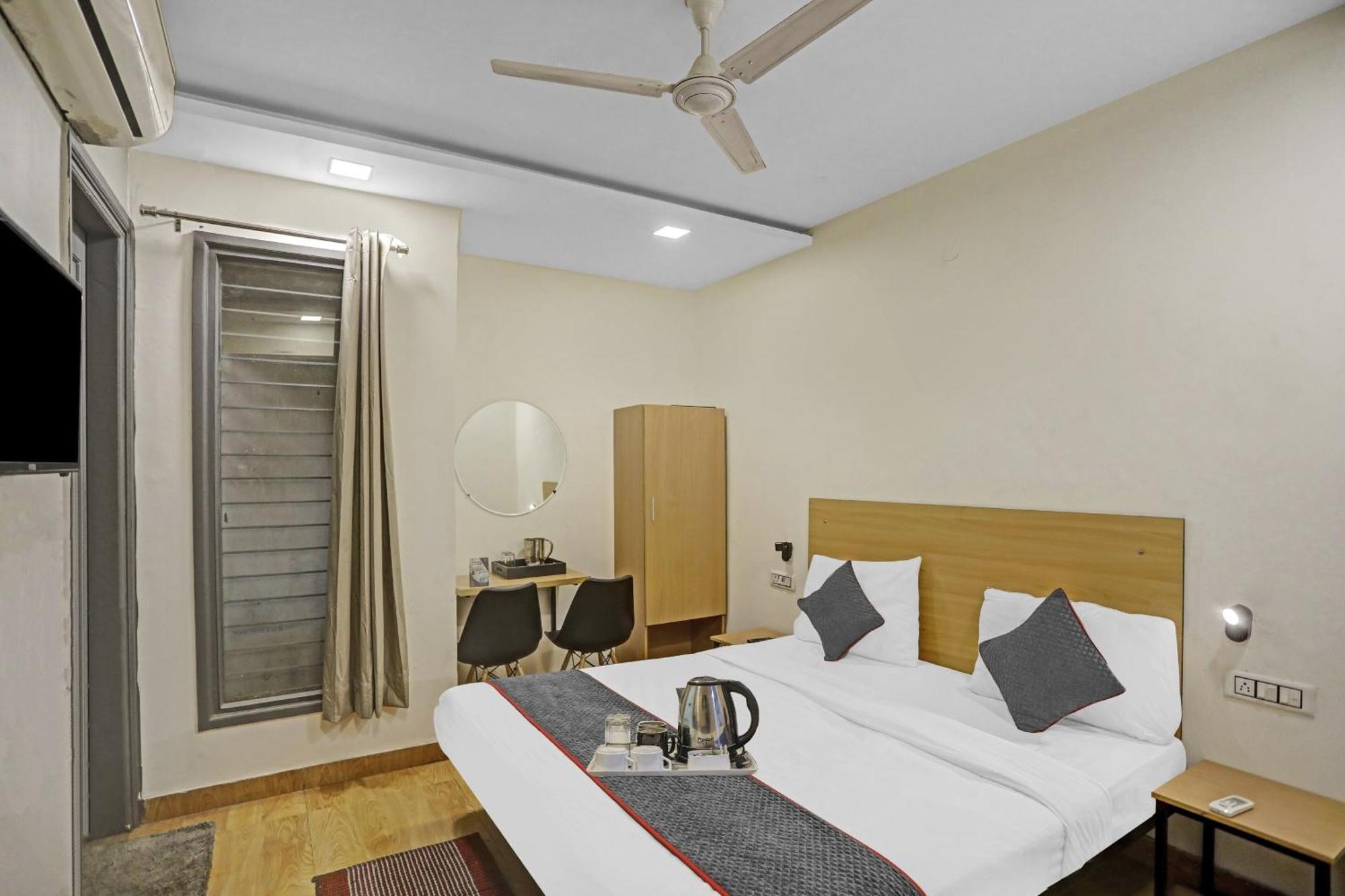 Hotel Super Townhouse Mannat Rohini 16 à Delhi  Extérieur photo